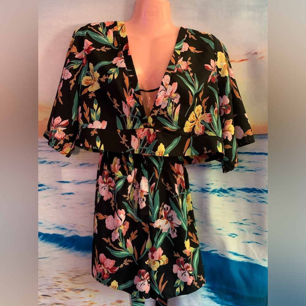 SHEIN Curve 2 Piece Crop Top With Shorts Tropical Floral Design Tie Top